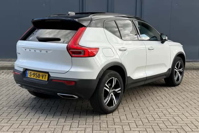 Volvo XC40 (2020) thumbnail 3