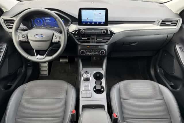 Ford Kuga (2023) thumbnail 2