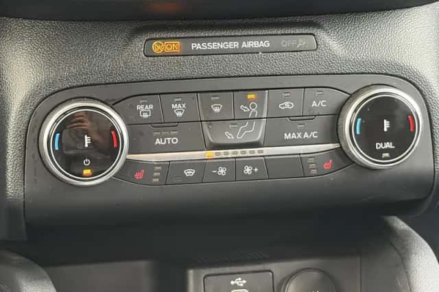 Ford Kuga (2023) thumbnail 4