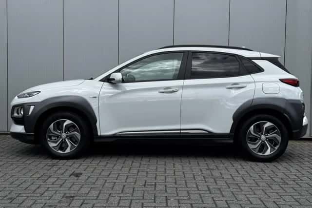Hyundai Kona (2021) thumbnail 2