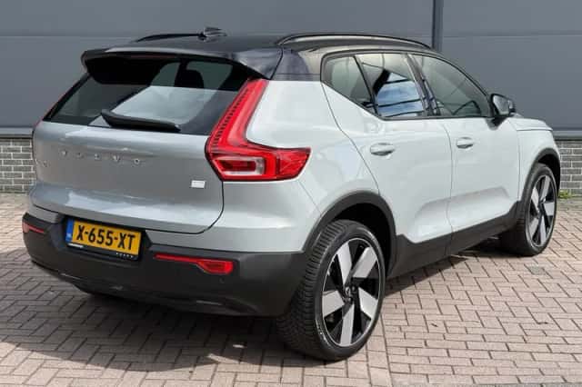 Volvo XC40 (2024) thumbnail 3