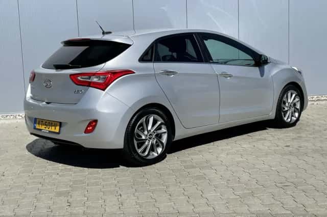Hyundai i30 (2017) thumbnail 3