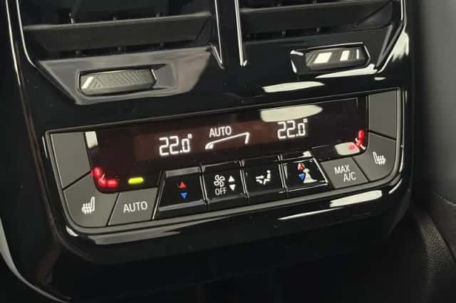 BMW iX (2023) thumbnail 5