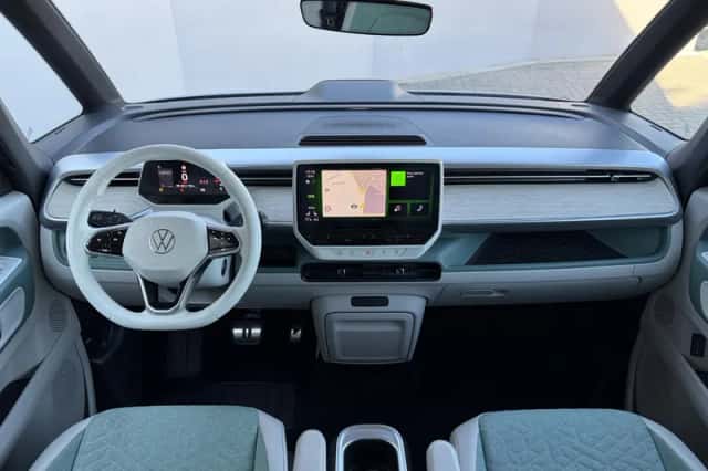 Volkswagen ID. Buzz (2024) thumbnail 2