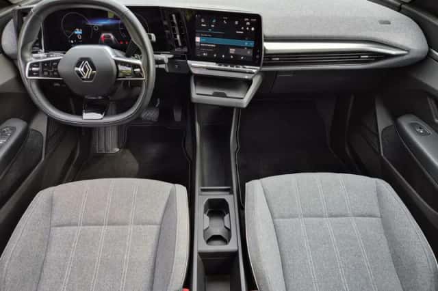 Renault Mégane E-Tech (2022) thumbnail 2