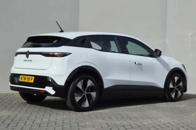 Renault Mégane E-Tech (2022) thumbnail 3