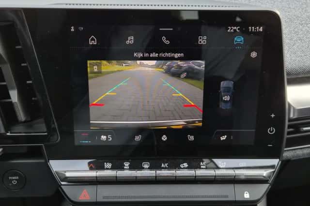 Renault Mégane E-Tech (2022) thumbnail 5