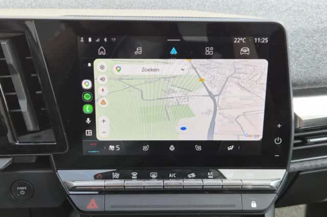 Renault Mégane E-Tech (2022) thumbnail 6