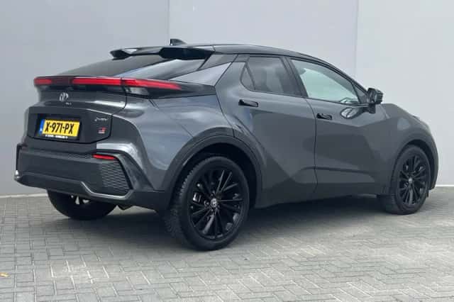 Toyota C-HR (2024) thumbnail 3
