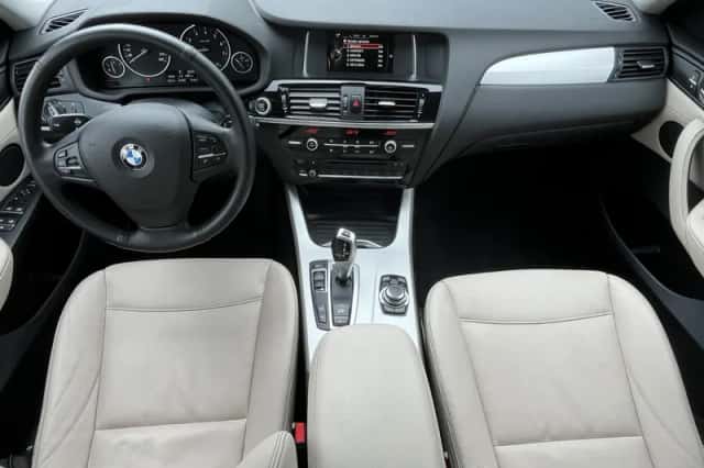 BMW X3 (2016) thumbnail 2