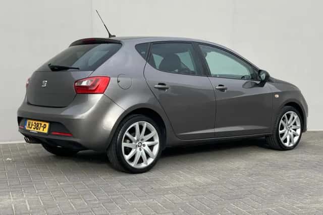 SEAT Ibiza (2015) thumbnail 3