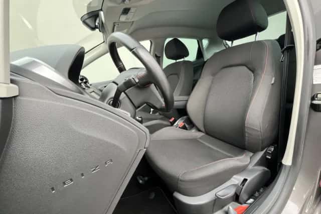 SEAT Ibiza (2015) thumbnail 6