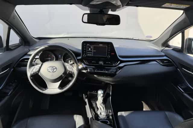 Toyota C-HR (2021) thumbnail 2