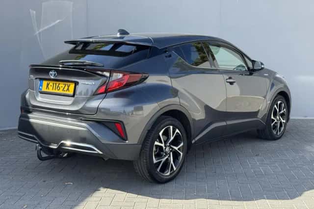 Toyota C-HR (2021) thumbnail 3