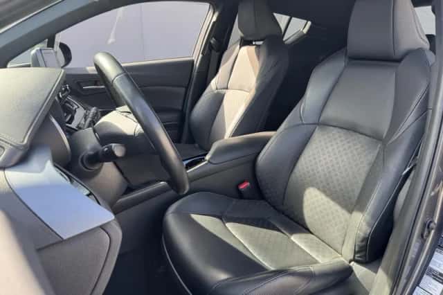 Toyota C-HR (2021) thumbnail 6