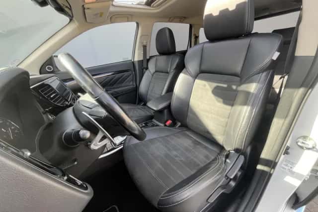 Mitsubishi Outlander (2019) thumbnail 5