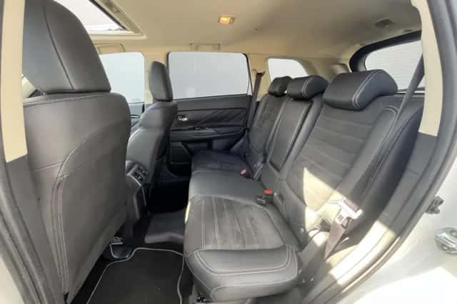 Mitsubishi Outlander (2019) thumbnail 6