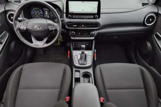 Hyundai Kona (2021) thumbnail 2