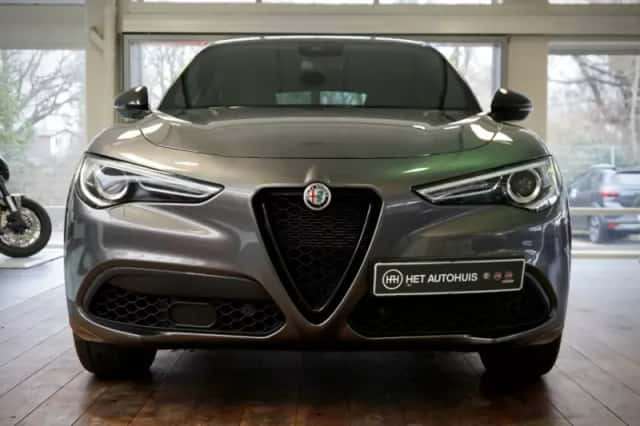 Alfa Romeo Stelvio (2021) thumbnail 2