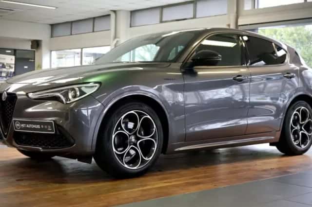 Alfa Romeo Stelvio (2021) thumbnail 3