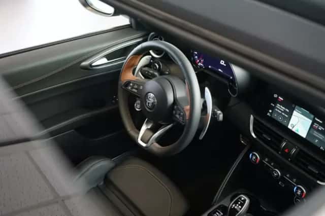 Alfa Romeo Giulia (2025) thumbnail 2
