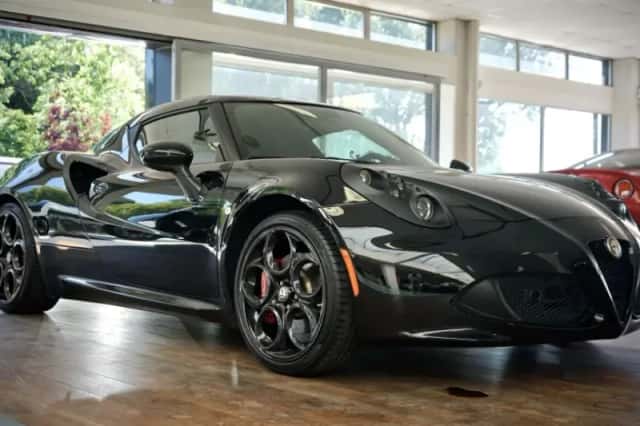 Alfa Romeo 4C (2017) thumbnail 1