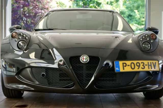Alfa Romeo 4C (2017) thumbnail 2