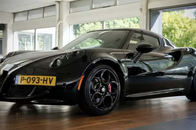 Alfa Romeo 4C (2017) thumbnail 3