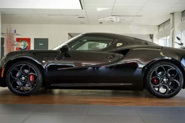 Alfa Romeo 4C (2017) thumbnail 4