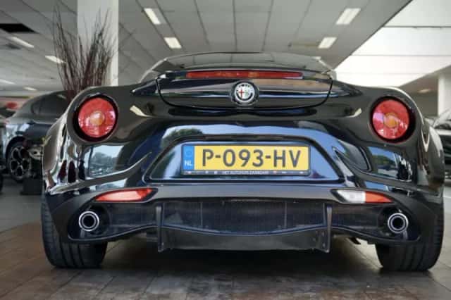 Alfa Romeo 4C (2017) thumbnail 6
