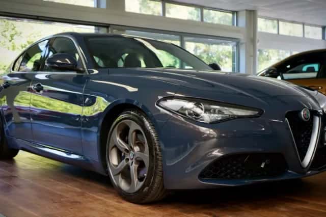 Alfa Romeo Giulia (2017) thumbnail 1