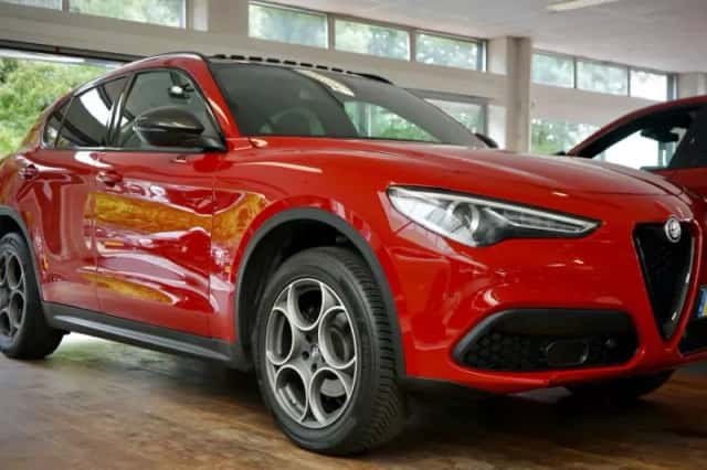 Alfa Romeo Stelvio (2019) thumbnail 1