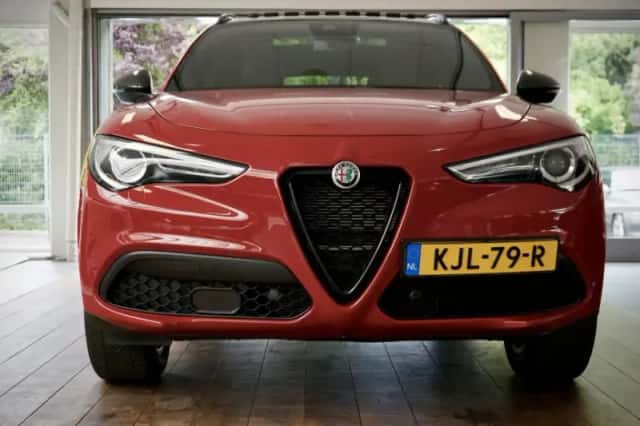 Alfa Romeo Stelvio (2019) thumbnail 3