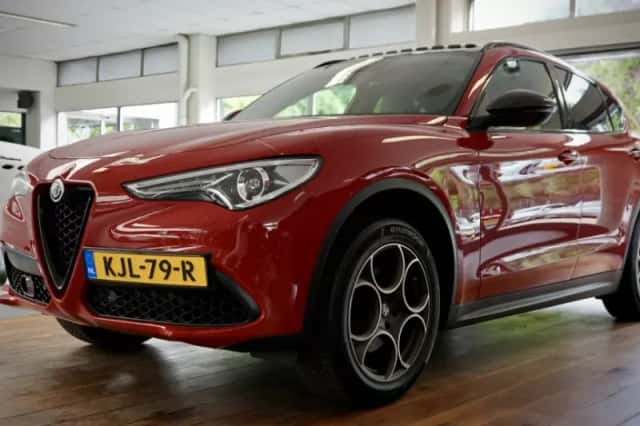 Alfa Romeo Stelvio (2019) thumbnail 5