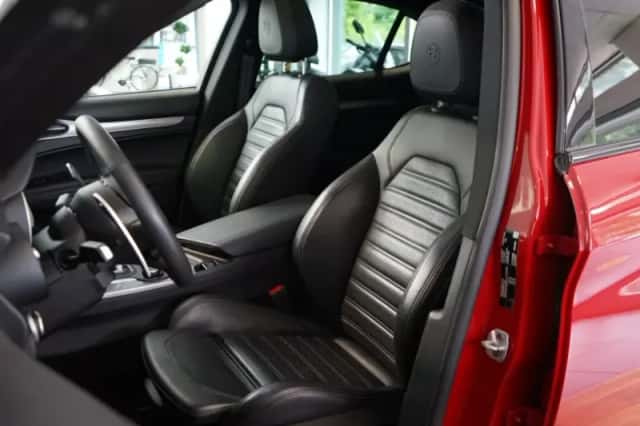 Alfa Romeo Stelvio (2019) thumbnail 6