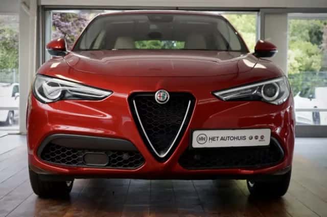 Alfa Romeo Stelvio (2022) thumbnail 3