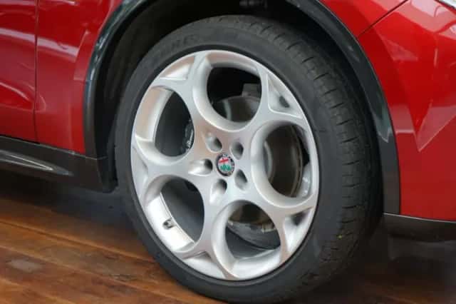 Alfa Romeo Stelvio (2022) thumbnail 6