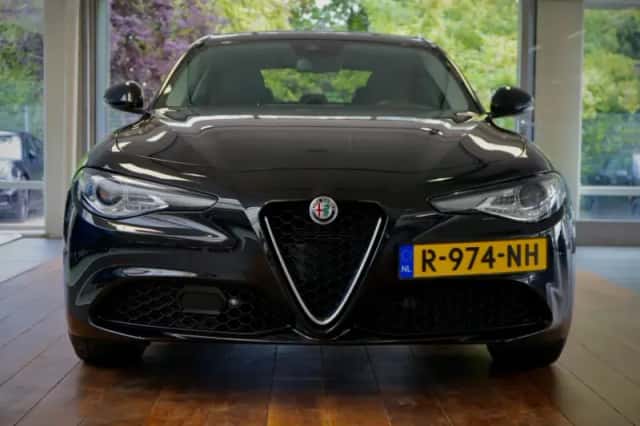 Alfa Romeo Giulia (2020) thumbnail 3