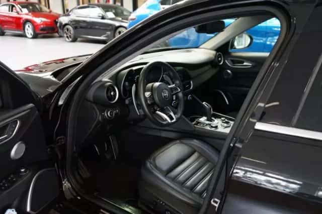 Alfa Romeo Giulia (2020) thumbnail 4