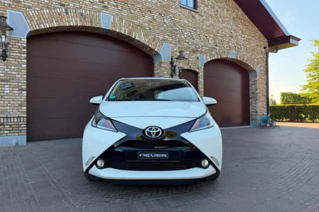 Toyota Aygo (2014) thumbnail 3