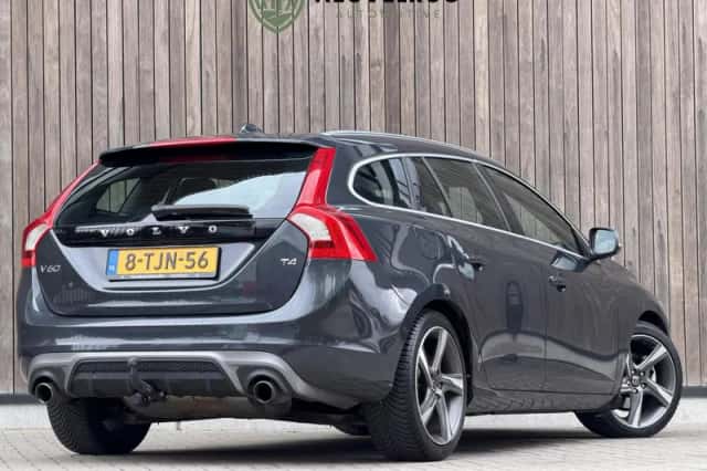 Volvo V60 (2014) thumbnail 2
