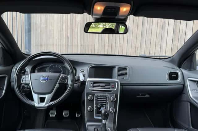 Volvo V60 (2014) thumbnail 3