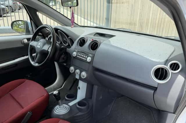 Mitsubishi Colt (2006) thumbnail 3