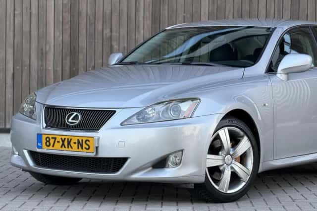 Lexus IS (2007) thumbnail 4