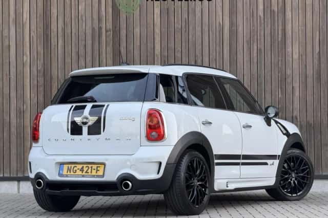 MINI Countryman (2013) thumbnail 2