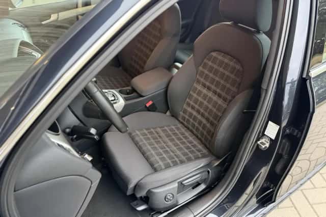 Audi A4 (2013) thumbnail 4