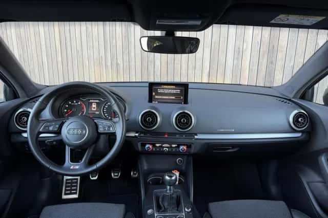 Audi A3 (2016) thumbnail 3