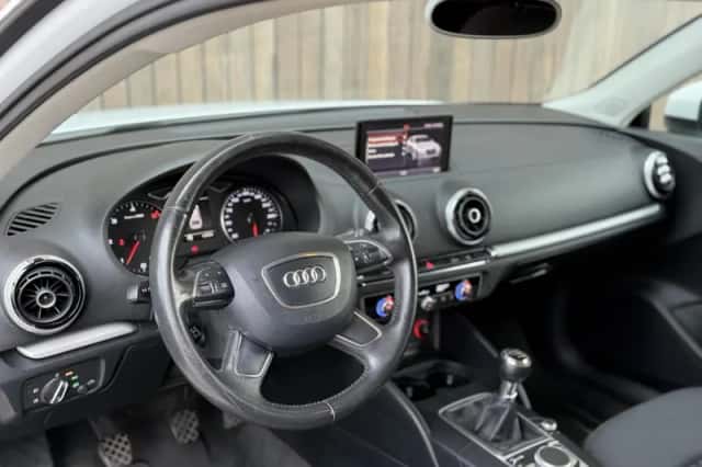 Audi A3 (2014) thumbnail 3