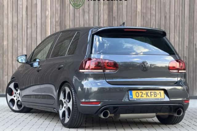 Volkswagen Golf (2009) thumbnail 2