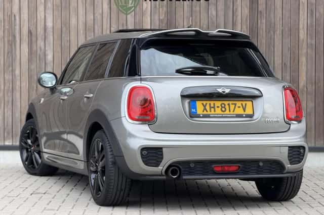 MINI Cooper (2018) thumbnail 2
